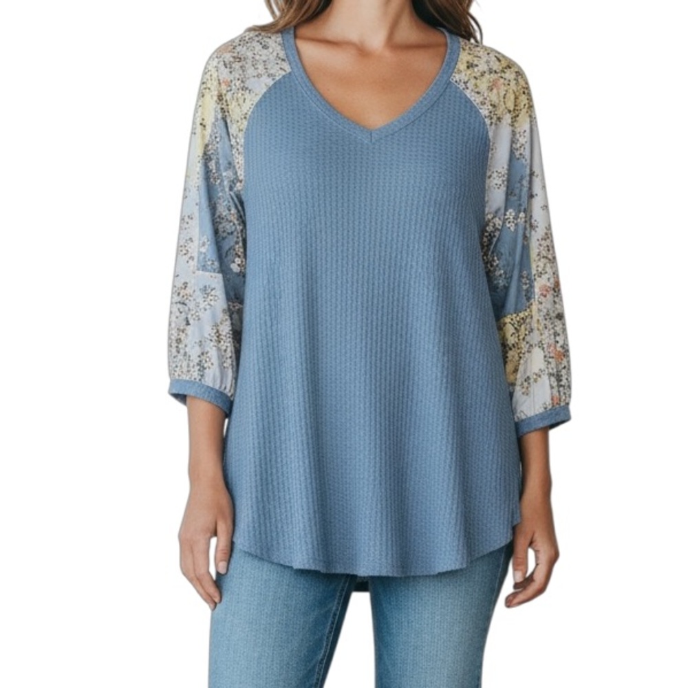 NWOT 7th Ray Women’s Blue Floral Sleeve Top No Size Tag